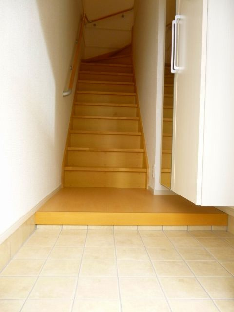 アビタシオン寅新田の玄関