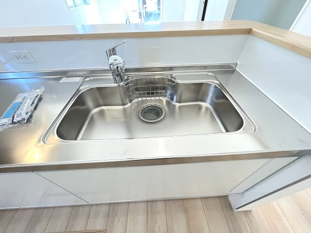 【キッチン】 | 福岡市東区舞松原3丁目第3　1号棟（全1棟）【仲介手数料無料・0円】 | 施工例。施工例は完成時と異なる場合があります。