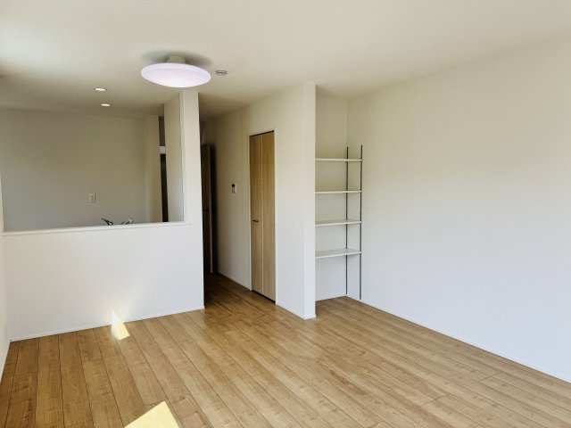 八王子市　川口町　新築一戸建て　２４ー６期の居間・リビング|～15.7帖の明るいLDKで、家族団欒の時間をお過ごしいただけます～