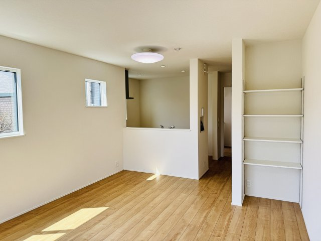 八王子市　川口町　新築一戸建て　２４ー６期の内装|～15.1帖の明るいLDKで、家族団欒の時間をお過ごしいただけます～