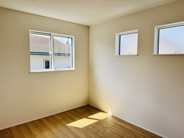 八王子市　川口町　新築一戸建て　２４ー６期の子供部屋|～2階7.5帖の洋室　2面採光で明るく風通しの良いお部屋です～
