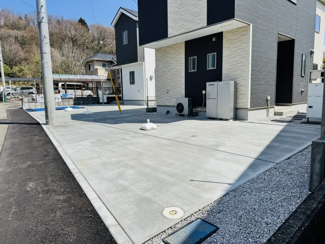 八王子市　川口町　新築一戸建て　２４ー６期の駐車場|～並列2台駐車可能カースペース～