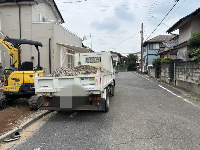【前面道路含む現地写真】 | 深谷市岡里　ブルーミングガーデン　新築戸建　全1棟　1号棟