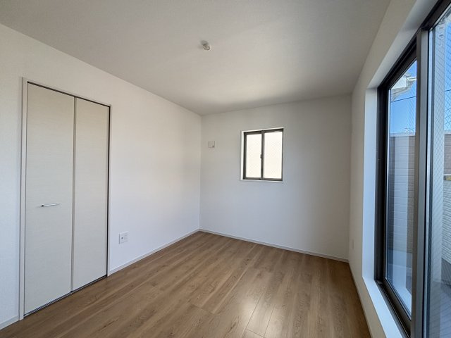 Re・Terrechez千種区東千種台3期｜名古屋市の戸建ならホームアップの洋室|全室にクローゼットを完備。お洋服や荷物を隠して収納できるので、お部屋をいつも広々スッキリと保てます。