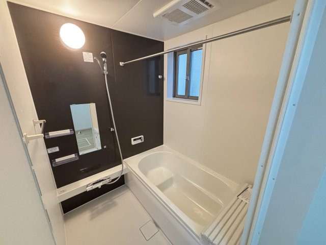 Re・Terrechez千種区東千種台3期｜名古屋市の戸建ならホームアップの浴室|浴室乾燥機付きで雨の日のお洗濯もラクラク♪