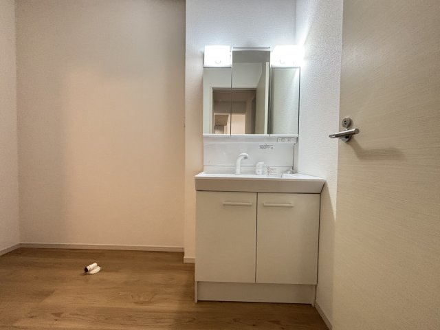 Re・Terrechez千種区東千種台3期｜名古屋市の戸建ならホームアップの独立洗面台|就寝前や朝の身支度の際など、快適にお使いいただける洗面台