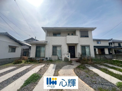 【外観】 | 宇部市居能町1丁目 中古住宅 6LDK／2階建 | 駐車スペース：4台可能です。