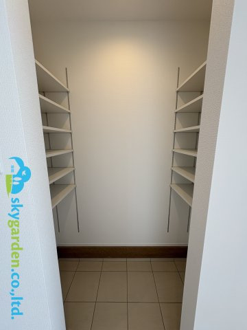 藤沢市大庭3期　新築戸建　全2棟2号棟の収納|玄関のシューズクロゼット