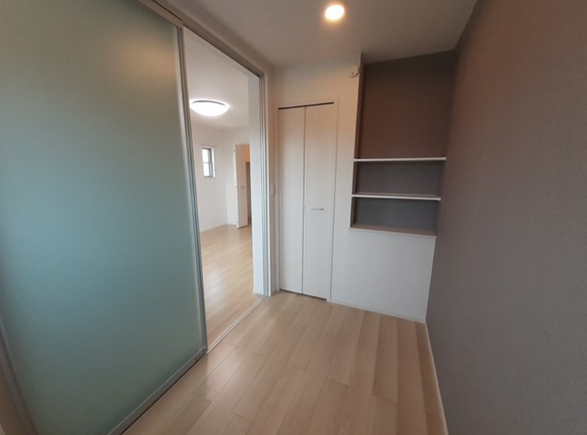 プラスエス英賀清水の洋室