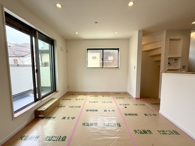 練馬区旭町3丁目　駅近×車庫付　快適コンパクト住宅　限定1棟の居間・リビング