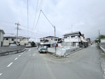 【外観】 | 富士宮市宮原 25期 新築一戸建て | 現在建築中の外観画像です。ご内覧は同じメーカーの完成物件へご案内いたしますので、いつでもご相談ください！