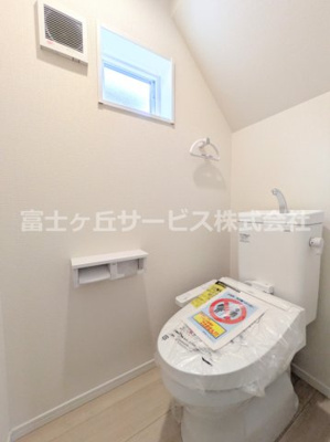 【トイレ】 | 富士宮市宮原 25期 新築一戸建て | １階のトイレです