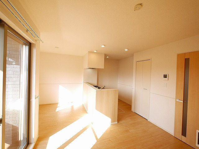 ベル・メゾンの内装|こちらの居間で趣味の時間をお楽しみください