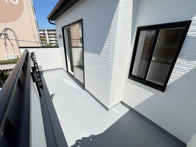 【バルコニー】 | 福岡市早良区干隈4丁目　1号棟（全3棟）【仲介手数料無料・0円】 | 施工例。施工例は完成時と異なる場合があります。