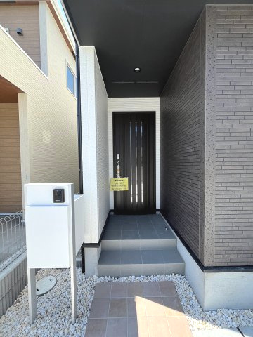 【玄関】 | 福岡市早良区干隈4丁目　1号棟（全3棟）【仲介手数料無料・0円】 | 現地写真。
