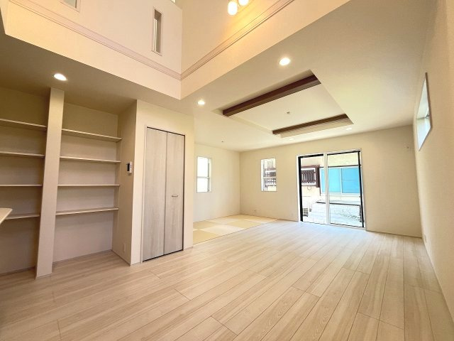 【居間・リビング】 | 福岡市早良区干隈4丁目　1号棟（全3棟）【仲介手数料無料・0円】 | 現地写真。