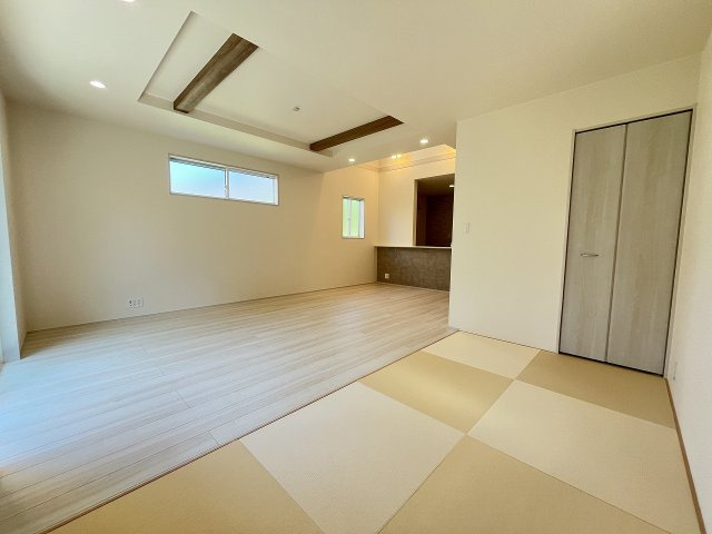 【居間・リビング】 | 福岡市早良区干隈4丁目　1号棟（全3棟）【仲介手数料無料・0円】 | 現地写真。