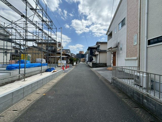 【前面道路含む現地写真】の画像