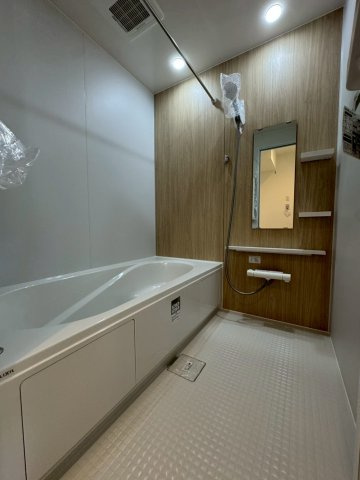 SUN COURTーサンコート－小倉南区南方5丁目【小倉南区　新築戸建て】の浴室|お湯が冷めにくいダブル保温浴槽採用♪追い炊きの回数を減らせて節約になります♪　【小倉南区　新築戸建て】
