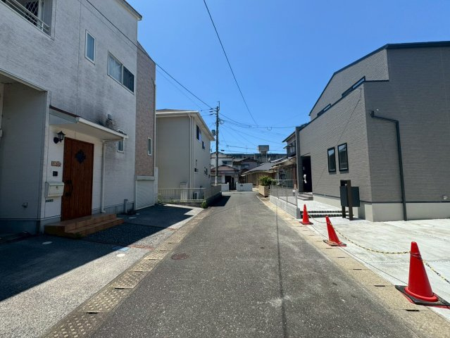 【前面道路含む現地写真】の画像