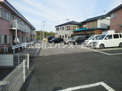 【駐車場】 | スターハイツＢ | 駐車場があるので、車を買う予定の方も安心です