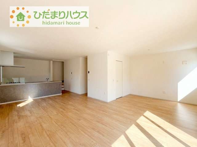 【居間・リビング】 | 我孫子市並木14期　新築戸建　1号棟 | お子様が元気に遊べる広々としたリビングです！