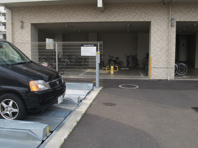 【駐車場】ベルレジデンス高砂