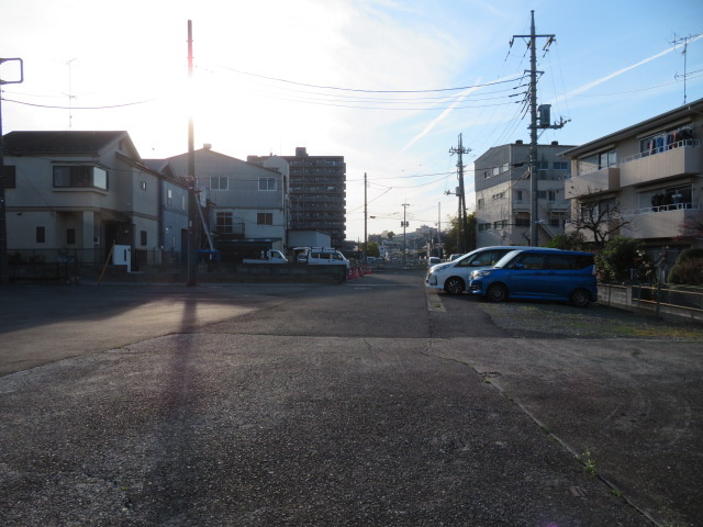 川崎市宮前区南野川２丁目のビルの駐車場