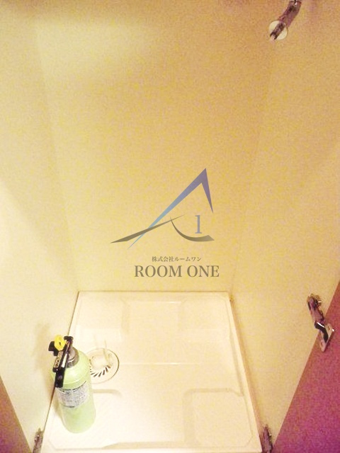 ルーブル早稲田の設備|洗濯機置き場です。