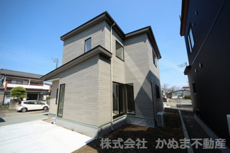 【外観】 | 鹿沼市千渡建売 | 〇外観〇
南からの外観です。駐車スペースを除いた土の庭スペースも確保しました。