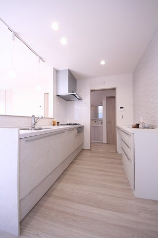 鹿沼市千渡建売のキッチン|〇キッチン〇
対面カウンターキッチン（３口ガスコンロ）です。