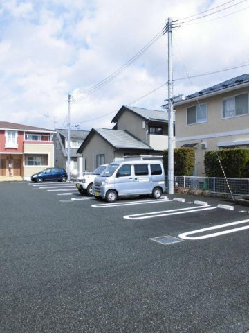 フラーヴの駐車場