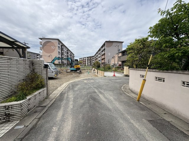 【その他】 | 福岡市早良区干隈4丁目　2号棟（全3棟）【仲介手数料無料・0円】 | 現地写真。前面道路です。