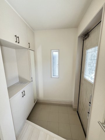 【居間・リビング】 | 福岡市早良区干隈4丁目　2号棟（全3棟）【仲介手数料無料・0円】 | 施工例。リビングです。施工例は完成時と異なる場合があります。