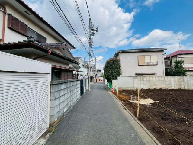 【前面道路含む現地写真】 | 世田谷区宮坂３丁目　建築条件付き売地　B区画 | 落ち着いた住宅街の一角、ゆったり過ごせる住環境です