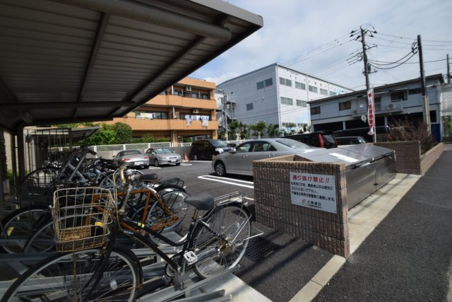 シェーネ　ベルウッドのその他共用部分|敷地内に駐輪場あります。