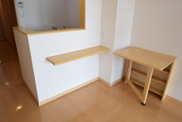 シェーネ　ベルウッドのその他|折りたたみ式の机あります