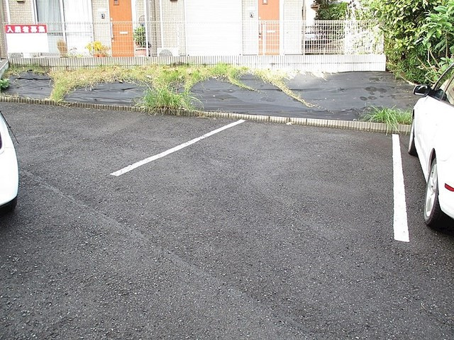 ウエルス戸塚南の駐車場|別号室の参考写真です。現況優先。