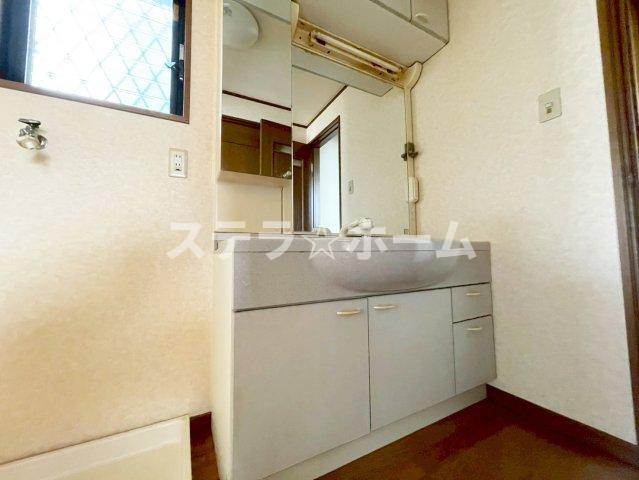 千里山東1 中古戸建の独立洗面台|独立洗面台で身支度をすべて済ませてしまいましょう