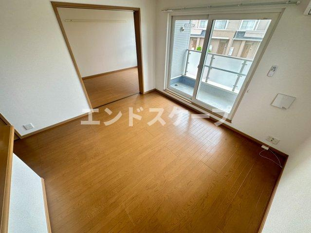 プリート・コルソＢの居間・リビング|高崎、前橋のお部屋探しはエンドスケープまで！お客様の理想お聞かせ下さい♪
