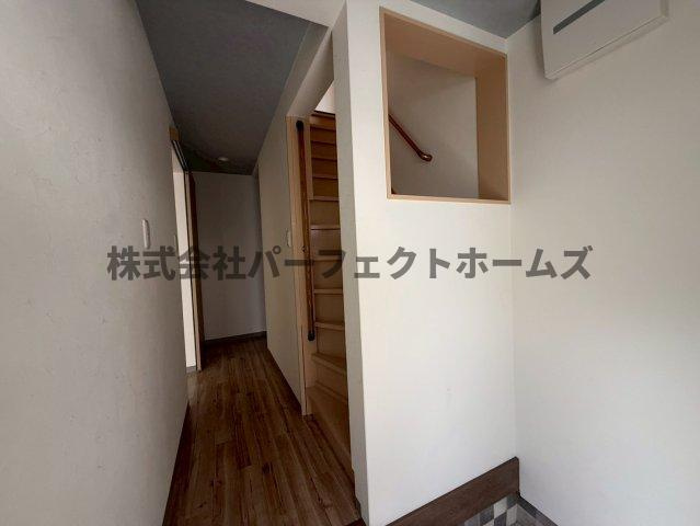枚方市南中振２丁目の一戸建ての内装|明るい色調の室内です