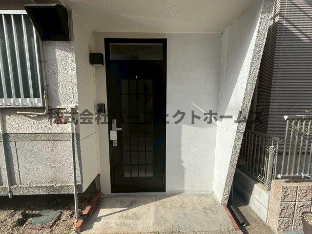 枚方市南中振２丁目の一戸建ての玄関|落ち着いた玄関です