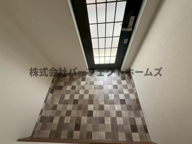 枚方市南中振２丁目の一戸建ての玄関|シンプルで使いやすい玄関です