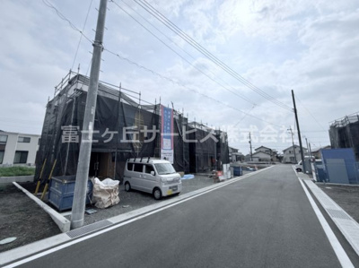 【外観】 | 富士宮市淀平町 2期 新築一戸建て 1号棟 | 現在建築中の外観画像です。ご内覧は同じメーカーの完成物件へご案内いたしますので、いつでもご相談ください！