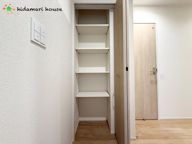 上尾市本町5丁目　新築戸建　ブルーミング01の収納|1階玄関収納