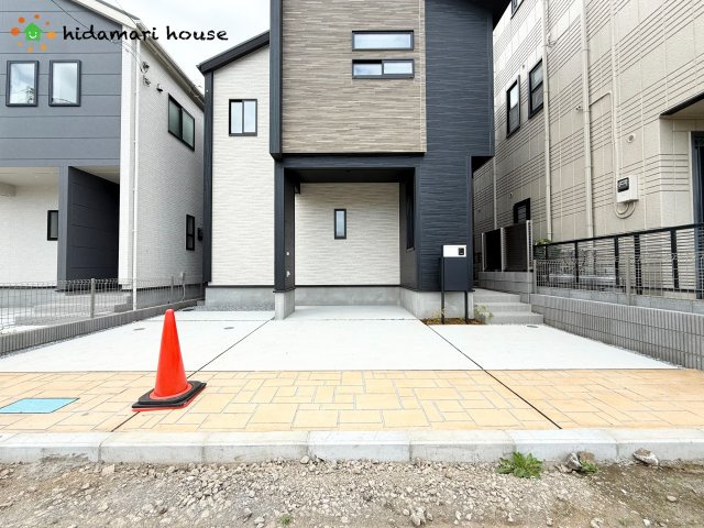 上尾市本町5丁目　新築戸建　ブルーミング01の駐車場