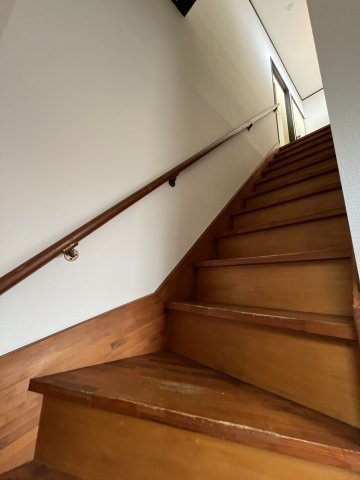 【中古】比企郡吉見町長谷リフォーム中古住宅の内装|手すり付き階段