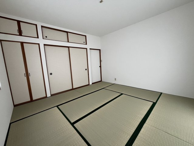 【中古】比企郡吉見町長谷リフォーム中古住宅の和室|2F 8帖和室です