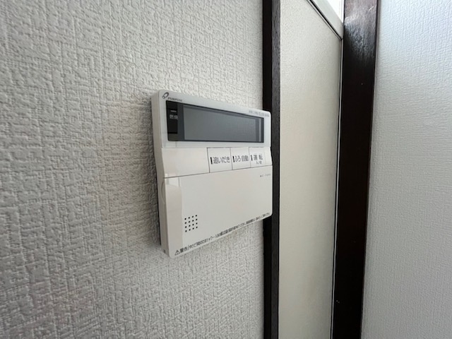 【中古】比企郡吉見町長谷リフォーム中古住宅の発電・温水設備|給湯器操作パネル