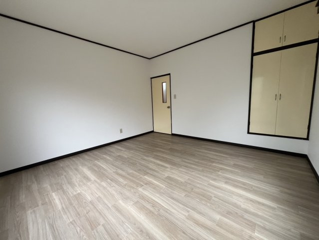 【中古】比企郡吉見町長谷リフォーム中古住宅の洋室|明るい洋室です